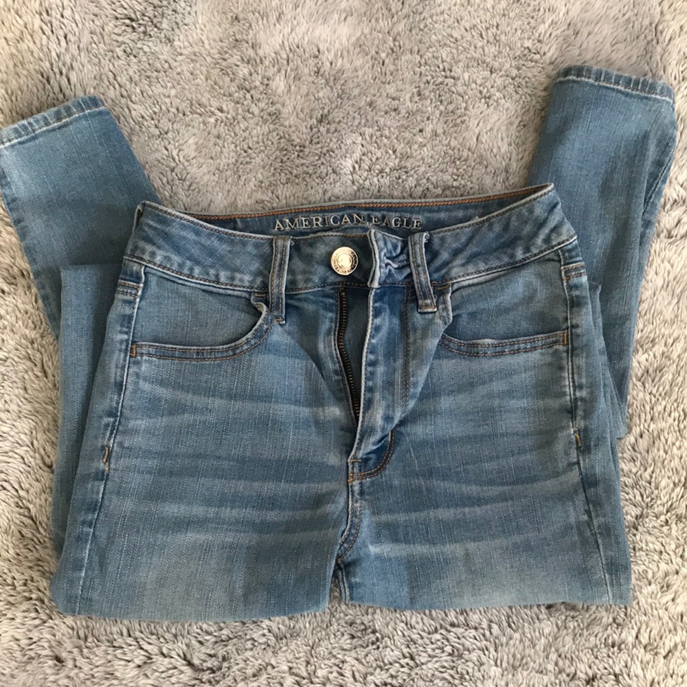 American Eagle light wash skinny jeans